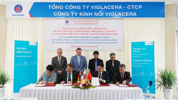 Phái đoàn Thủ hiến Bang Thuringia – CHLB Đức đến thăm và làm việc tại Công ty Kính nổi Viglacera